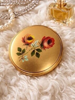 Melissa Of England Striking Roses Powder Mirrired Compact